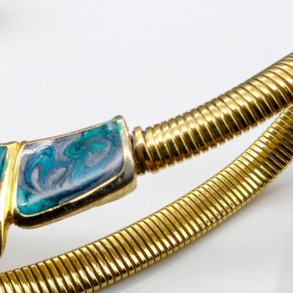 Chic Vintage Pucci Era Crescent Necklace, Gold Tone Omega Chain Choker with Teal - Picture 4 of 5